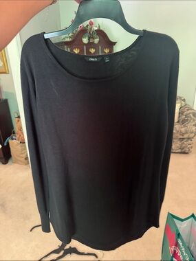Peach Women's Black Long-Sleeve Scoop Neck Top